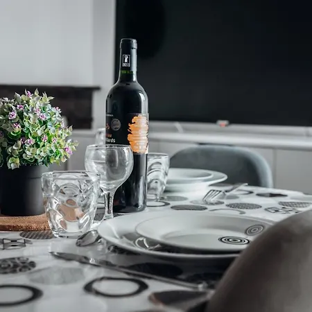 Neuf, Moderne Et Confortable! Apartament Ernée
